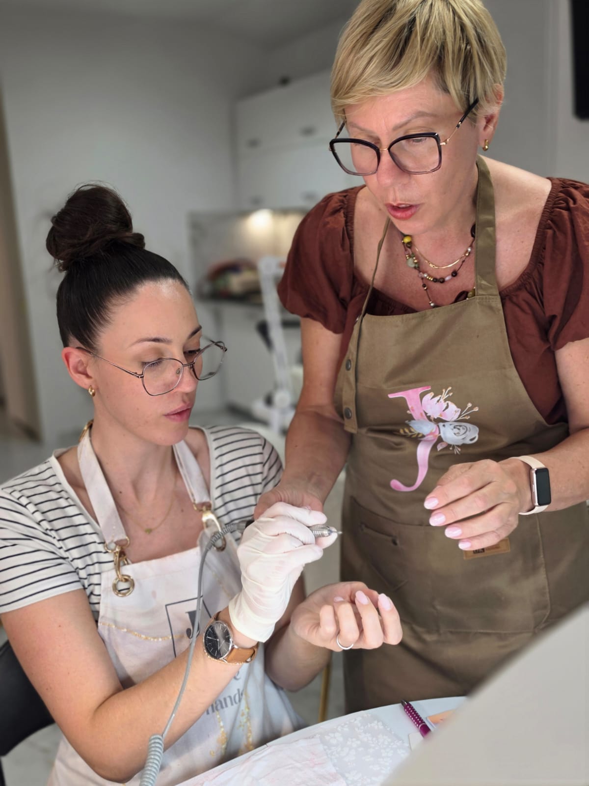 Mentorski rad na Masterclassu — analiza rada na noktu uz nadzor Julijane Ružić
